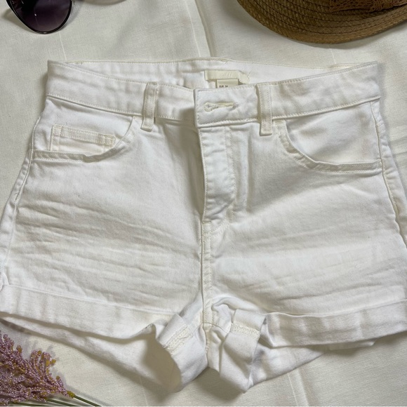 ♻️DISPONIBLE ♻️
✨🍂PRE-LOVED H&M Short🍂✨ - Picture 4 of 7